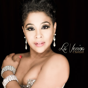 收聽Claritzel的La Vecina歌詞歌曲