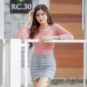 Dengarkan lagu Wanita Bidadari nyanyian Anggun Angelica dengan lirik