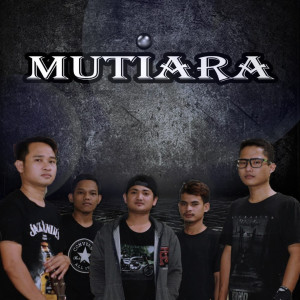 Listen to Hati Yang Tersakiti song with lyrics from Mutiara