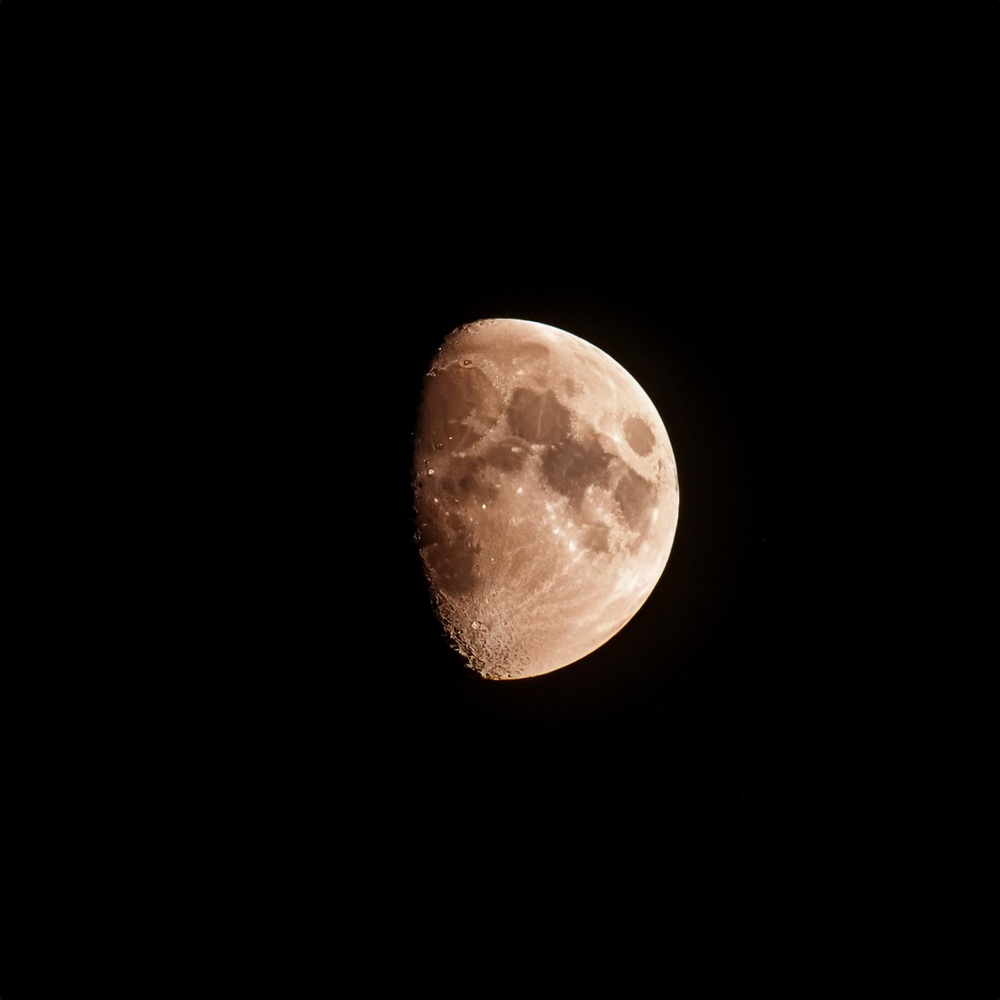 La Noche Serena Llama Suavemente