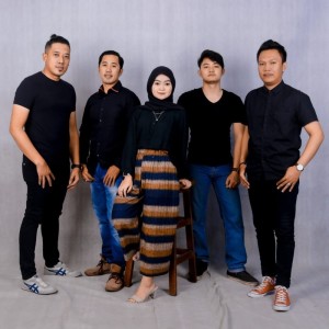 收听Banana Band的Sampai Disini歌词歌曲