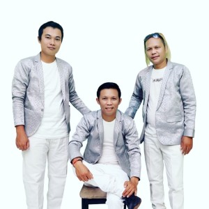 Dengarkan Cintami Holan Di Bibir lagu dari Artista Trio dengan lirik