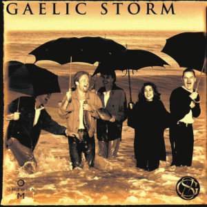 ดาวน์โหลดและฟังเพลง The Farmer's Frolic พร้อมเนื้อเพลงจาก Gaelic Storm