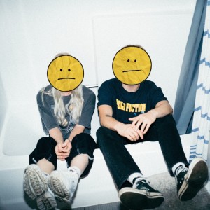 Dengarkan lagu Still the Same (feat. Boy In Space) nyanyian Shy Martin dengan lirik