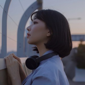 ดาวน์โหลดและฟังเพลง Blue City พร้อมเนื้อเพลงจาก Nahee