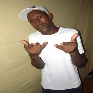 ดาวน์โหลดและฟังเพลง Honestidade พร้อมเนื้อเพลงจาก Cabelassi