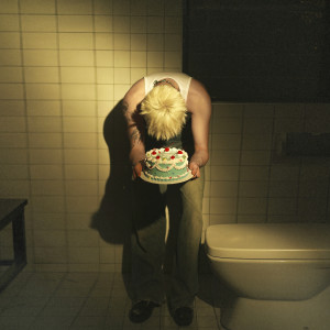 ดาวน์โหลดและฟังเพลง Birthday Cake (Explicit) พร้อมเนื้อเพลงจาก Gaston Pong