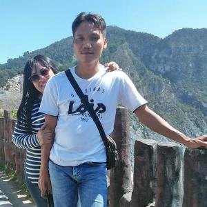 Listen to Bulan Sepasi song with lyrics from Yanto Suwaryo