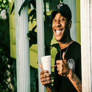 Dengarkan lagu Wake Up (Explicit) nyanyian Jonah Cruzz dengan lirik