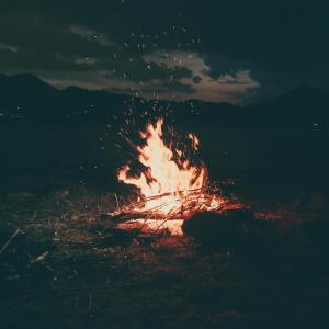 ดาวน์โหลดและฟังเพลง Deep night พร้อมเนื้อเพลงจาก BLKV