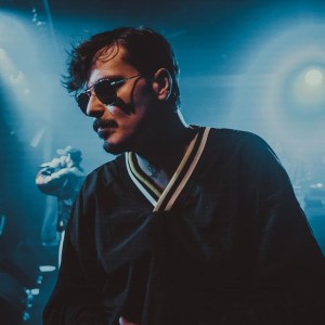 Listen to Gezegenler Kusar Seni (Explicit) song with lyrics from Kairas