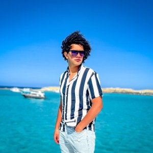 Listen to طول عمري فالمواجع (Remix) song with lyrics from Moamen Moaa