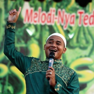 Dengarkan lagu Bungong Nanggroe nyanyian Joel Pasee dengan lirik