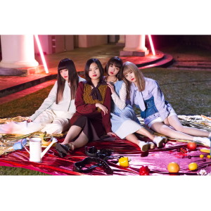 ดาวน์โหลดและฟังเพลง sky & blue -TV size ver.- (アニメサイズver.) พร้อมเนื้อเพลงจาก GIRLFRIEND