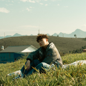 Listen to Ẩn song with lyrics from Teddie J