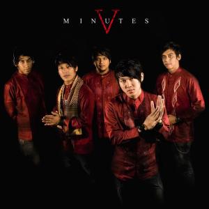 收听Five Minutes的Ampuni Aku歌词歌曲