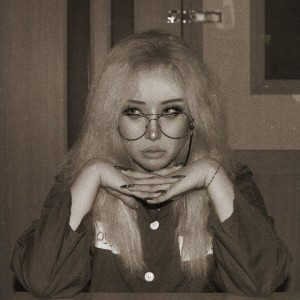 Dengarkan 변절자 lagu dari Nini Blase dengan lirik