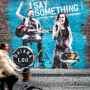 ดาวน์โหลดและฟังเพลง Say Something (To Smother Me) พร้อมเนื้อเพลงจาก Daiana Lou