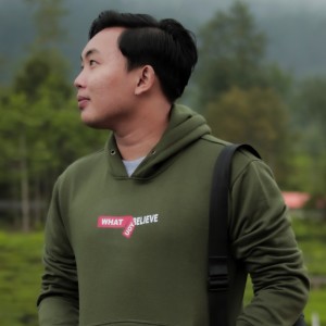 Listen to Kau Acuhkan Aku song with lyrics from Latief