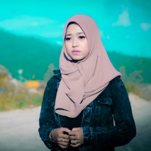 Dengarkan lagu Bukan Tak Setia nyanyian Hayati Kalasa dengan lirik