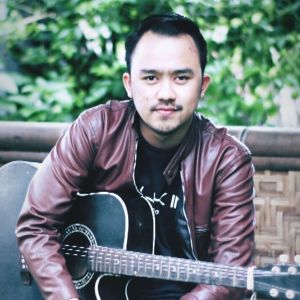 ดาวน์โหลดและฟังเพลง Mencintaimu พร้อมเนื้อเพลงจาก Fahmi Idris