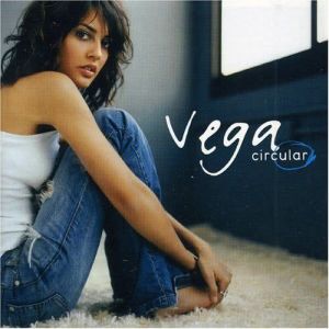 收聽Vega的Tan Distinto歌詞歌曲
