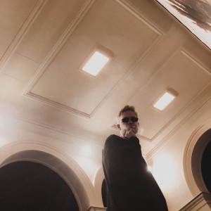 收聽O$ka的Heartbroken Kid歌詞歌曲