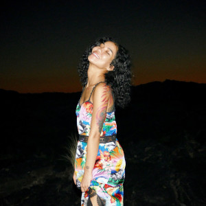 收聽Jhené Aiko的Happiness Over Everything (H.O.E.)歌詞歌曲