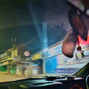 Dengarkan lagu Gema Dalam Botol Kaca nyanyian Dani B dengan lirik