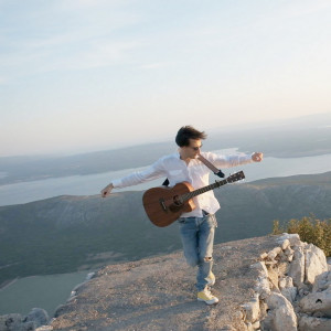 Dengarkan lagu Poslije tebe nyanyian Lado Bartoniček dengan lirik