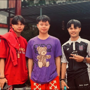 Temple-Boy的专辑ສົມນ້ຳໜ້າ