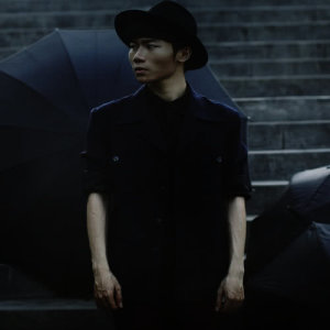 ดาวน์โหลดและฟังเพลง Ta พร้อมเนื้อเพลงจาก Đỗ Phú Quí