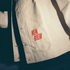 ดาวน์โหลดและฟังเพลง New View พร้อมเนื้อเพลงจาก Saux