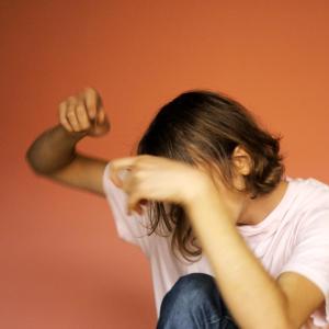 ดาวน์โหลดและฟังเพลง Runner พร้อมเนื้อเพลงจาก Tail Whip