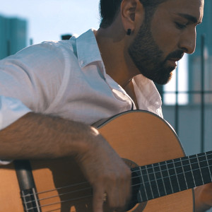 Dengarkan lagu İlle De Sen nyanyian Erkan Çınar dengan lirik