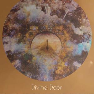 Dengarkan lagu Divine Door nyanyian Jape dengan lirik