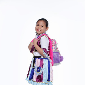 Dengarkan Hari Pertama Sekolah lagu dari Fiola Kirania dengan lirik