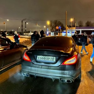 Listen to Love Comes (完整版) song with lyrics from Radio