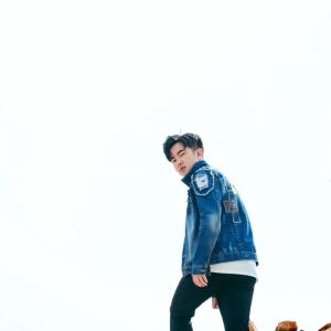 Listen to 桥 (Demo) song with lyrics from 杨俊威