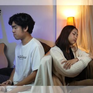收聽Neil Enriquez的Huli Na Ere (feat. Shannen Uy)歌詞歌曲