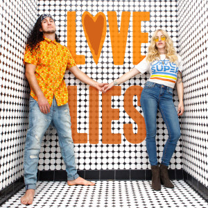 ดาวน์โหลดและฟังเพลง Love Lies พร้อมเนื้อเพลงจาก Walk Off The Earth