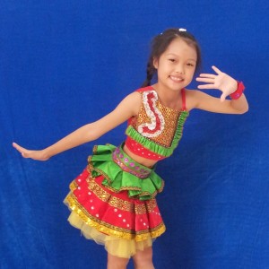 Dengarkan lagu 多啦A梦 nyanyian 小蓓蕾组合 dengan lirik