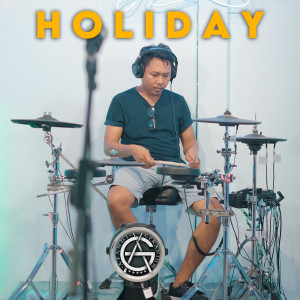 Dengarkan lagu Holiday nyanyian Afandi Geranium dengan lirik