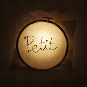 收聽Petit的Love歌詞歌曲