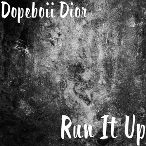 ดาวน์โหลดและฟังเพลง Run It Up (Explicit) พร้อมเนื้อเพลงจาก Dopeboii Dior