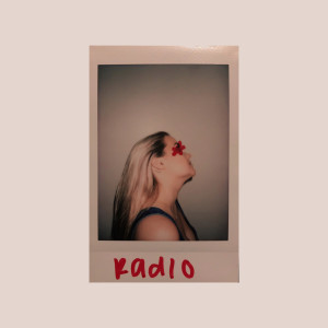 ดาวน์โหลดและฟังเพลง Radio พร้อมเนื้อเพลงจาก Sela Bruce