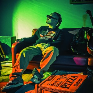 Dengarkan 하루가(Feat. Leellamarz) lagu dari Rakon dengan lirik