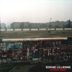 Dengarkan lagu Written Walls (feat. Captain Mantell) nyanyian Sophie Lillienne dengan lirik