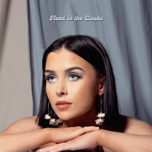 Dengarkan lagu Head in the Clouds (Explicit) nyanyian DARCY dengan lirik