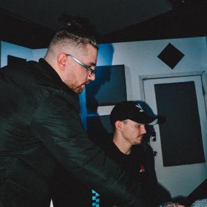 ดาวน์โหลดและฟังเพลง Your Fault (feat. fiction.) (Explicit) พร้อมเนื้อเพลงจาก Aaron Sauer